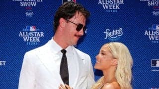 “怪物”の美人彼女は「やっぱ可愛いな」　ざっくりゴージャスドレスが「綺麗すぎてヤバ！」