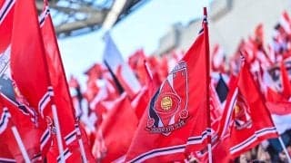 「着こなすハードル高いな…」浦和レッズが販売する“一目で覚えられるデザイン”の「アロハシャツのセットアップ」が話題に！「かなりインパクト強いなｗ」の声