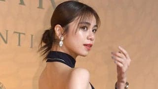 173cmの女神モデルが降臨…ヘソ出し、抜群のスタイルから一投　豪快フォームに大歓声