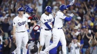 「故意に四球を選ぶ？」フリーマン、逆転満塁弾「観客は何かが起こるのを待っていた」　ロバーツ監督「素晴らしいイニング」