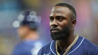 二塁打が“本塁打”…怠慢に批判殺到「信じられない」　ド軍移籍候補の大物が「酷い守備」