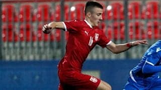 ニューカッスルがセルビアの19歳MFピバシュを獲得、守備的ポジションでプレーする期待の若手