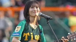 甲子園に降臨した“女神”　限定ユニにスカート姿…美人歌手が「誰よりも可愛い」