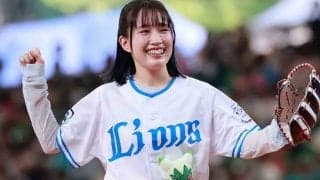 酷暑に透き通る白い肌…ベルーナDに現れた美女声優　豪快投球にファンも拍手