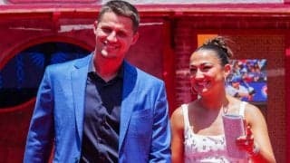 美人妻のミニスカ「白ドレスが最高」　511億円男と純愛実らせた「完璧なカップル」