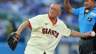 80歳とは思えぬ…元メジャー左腕が「すごいボール」　現役を彷彿、華麗な一投に神宮騒然