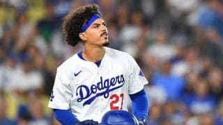 衝撃の一発に頭抱え…“アングリ硬直”の24歳が「完全に驚嘆」　大谷特大弾の反応が話題