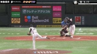 開いた口が塞がらない…衝撃一打に相手投手も“フリーズ”　ロッテ・ソトの“確信ダメ押し弾”が話題「カッコええ」「見事なトドメの一発」