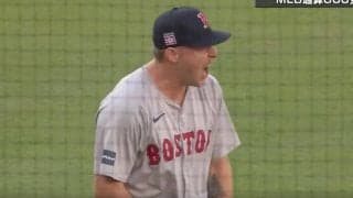 投手がブチギレ！ 頭をぶん殴り、叫びまくる　一体、何が起きた！？ ピンチを切り抜けた投手の様子がおかしくなる「なんでだよw」「ビビるわ」