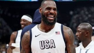 パリオリンピック開会式でアメリカ代表の旗手となったレブロン「誇りに思う」