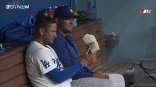 何やってるんだ！ チームメイトが“大谷翔平限定キャップ” でまさかの珍行動「野球少年すぎw」「真剣でかわいい」