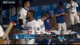 どういう感情！？ 大谷翔平が味方ホームラン後にみせた“謎リアクション”が話題に「集中してる」「そっけなくて笑った」