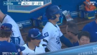 大谷翔平が大爆笑！ ベンチで一体、何が起きた…！？ 喜びすぎたチームメイトのリアクションが話題に「愛されすぎ」「めっちゃ嬉しそうw」