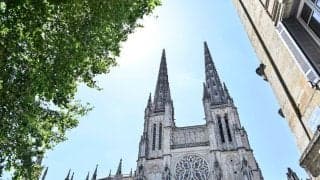 現地でも手にするのが至難!? サッカー日本代表の試合地・ボルドーで現地調査した「パリ五輪グッズ」……日本人にはかなり高めの値段設定で、お土産選びに難航も