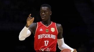 パリ五輪の開幕セレモニーでレブロン、シュルーダー、アデトクンボが旗手に