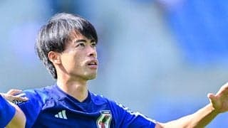 「この写真欲しいっっっ♡」三笘薫がスマホを手にしての「仲間との自撮り姿」が大反響！ 試合前に公開された一枚に「え、かわいい」「この写真ほしい」の声