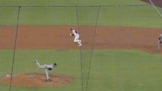 解説者も混乱… 大谷翔平、“完璧すぎる盗塁”で異変が起きた…！？ キャッチャーの様子がおかしくなる「大谷さん走りすぎw」「止める気ないのかよ」