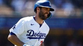 ド軍また負傷者か…テイラーが途中交代　二塁打放つもポーズできず、塁上で苦悶の表情