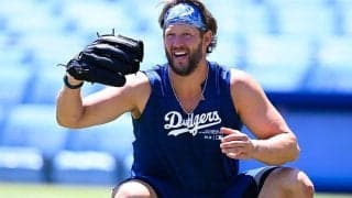 誰もいない球場に…カーショーが姿を見せたワケ　スパイクに描かれた家族からのメッセージ