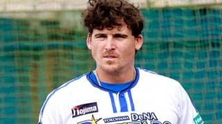 顔面直撃→流血も…即座に寄り添う光景が話題　同僚たちの神対応が「優しすぎる」