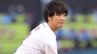 45歳とは思えぬ…元名門球児の人気タレントが登場　豪快な一球は「綺麗なフォーム」