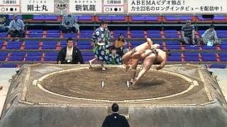 「見たことない」小兵力士、衝撃の投げ技に騒然 65キロ差の巨漢を“妙技”で撃破 館内どよめき