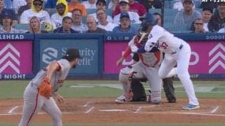 一体、何が起きた…！？ ド軍テオスカーに“見たことない”デッドボールが直撃　一発で何度も当たりまくる“魔死球”がヤバすぎる「これは痛い」「防げないだろ」