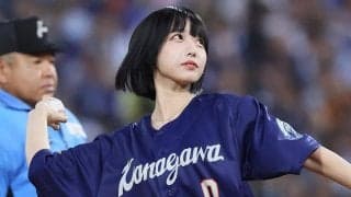 始球式に登場したのは「天使やろ」　キュートな決めポーズに虜「可愛すぎて溶けた」