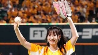 27歳の最高美女が「歴代最強」　ミニスカでキュートに決めポーズ…豪快投球で「自慢の推し」