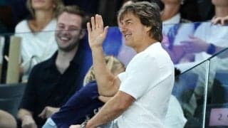 「さりげなく握手」女子体操会場にスターが集結！ 観客と記念撮影する姿も　米国代表バイルズの演技を見守る【パリ五輪】