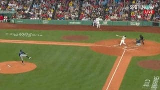 吉田正尚のホームランでブルペンに異変…完璧すぎる一発にチームメイトも“お手上げ”リアクション「完璧すぎた」「ええもん見れたわ」