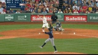 どこ投げてんだよ！ 吉田正尚、豪快アーチで“異変”が起きた…！？ ド真ん中に投げてしまった… 被弾した相手投手の様子がおかしくなる