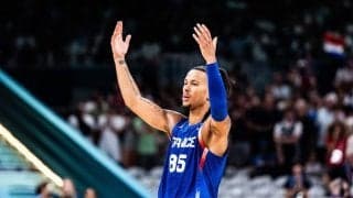 値千金の4ポイントプレーを決めたマシュー・ストラゼル「僕のキャリアで最高のショット」