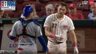 お前、完全に狙ってただろ！ 頭部に死球直撃→打者がブチギレ！ あわや一触即発の事態に… ぶつけた投手＆監督がW退場する大荒れ展開に