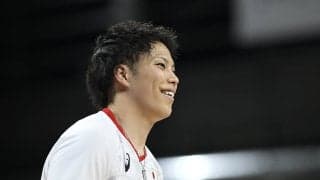 パリオリンピック男子バレー 日本を守備で支える山本智大はなぜいつも笑っていられるのか