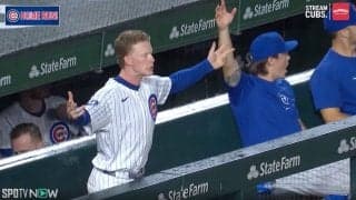 一体、何が起きた！？ 鈴木誠也、豪快アーチ後にハプニング発生… 喜びすぎた同僚の様子がおかしくなる「興奮しすぎw」「いい奴そうだな」