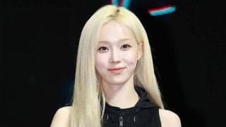 舌ペロ…ヘソ出し美女が“大バズり”　照れ照れ豪快投球に大興奮「たまらん」