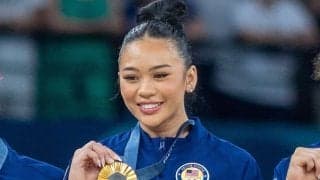 パリ五輪金メダリストの“軟体始球式”が「史上最高」　宙に浮く女王が「一番好き」