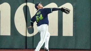 ヒット強奪の“背走美技”は「守備範囲エグすぎ」　育成出身の燕27歳に「びっくり」