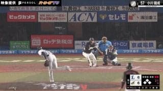 えっ？この場面でやるの…！？“奇策”で指揮官も笑顔のガッツポーズ　ロッテ・小川龍成が2死満塁で決めた“サヨナラバント安打”の瞬間