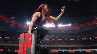 日本女子レスラー、美しすぎる場外ムーンサルトで武闘派集団を一掃「すげえ威力」ファン驚嘆