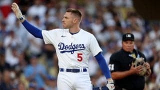 ド軍戦で“感動の光景”発生　試合一時中断…相手選手も脱帽、フリーマンに鳴りやまぬ拍手