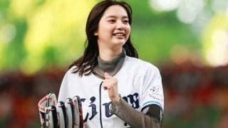 大興奮の美人女優が「可愛すぎる」　始球式にも登場…ガチファンぶり発動に「すみません」