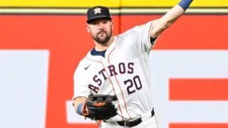 誰も捕れない「史上最悪の送球」　29歳外野手の一投に米皮肉「ファンに渡そうと」