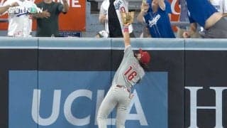 ショウヘイ、それはないぜ！ 大谷翔平、“元同僚”の頭上を越える一発が話題に 「すまないね」「マーシュ取るな だった」際どすぎてファン複雑