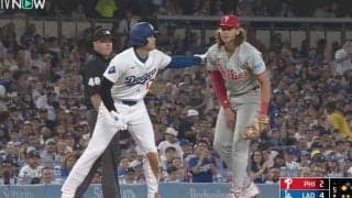 一体、何があった…！？ 大谷翔平、盗塁でハプニング発生→優しすぎる“神対応”の瞬間「なんだこの展開w」「優しい世界だな」