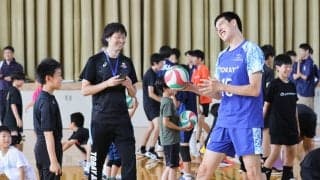 「直伸はパリに行っておりますので」東レ静岡と古川工高OBが亡き藤井さんの地元でバレーボール教室を開催
