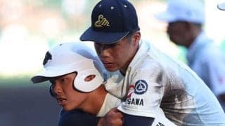 甲子園初の2部制導入も…足つり中断→おんぶでベンチへ　午後4時でも気温35度