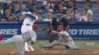 「これは絶対ヤバい…」大谷翔平がフルスイング→打球が顔面直撃するハプニング発生… 球審のリアクションが話題に