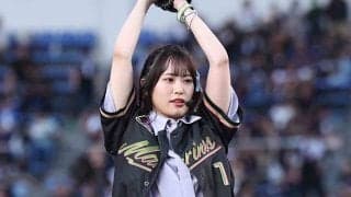 19歳の天使が「かわいさホームラン」　ミニスカで豪快投球…無邪気な歓喜が「癖になる」